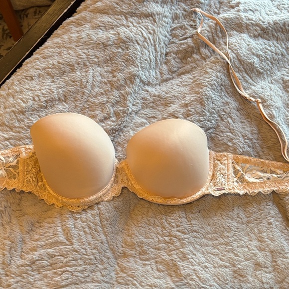 PINK Victoria's Secret Cream Lace Bra - Picture 1 of 1